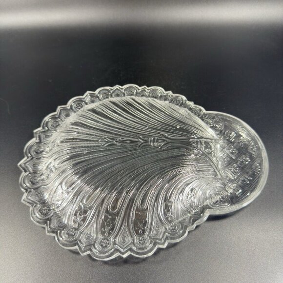 Metropolitan Museum of Art Glass Sandwich Hairpin Shell Dish Clear Pressed Glass - Picture 13 of 16